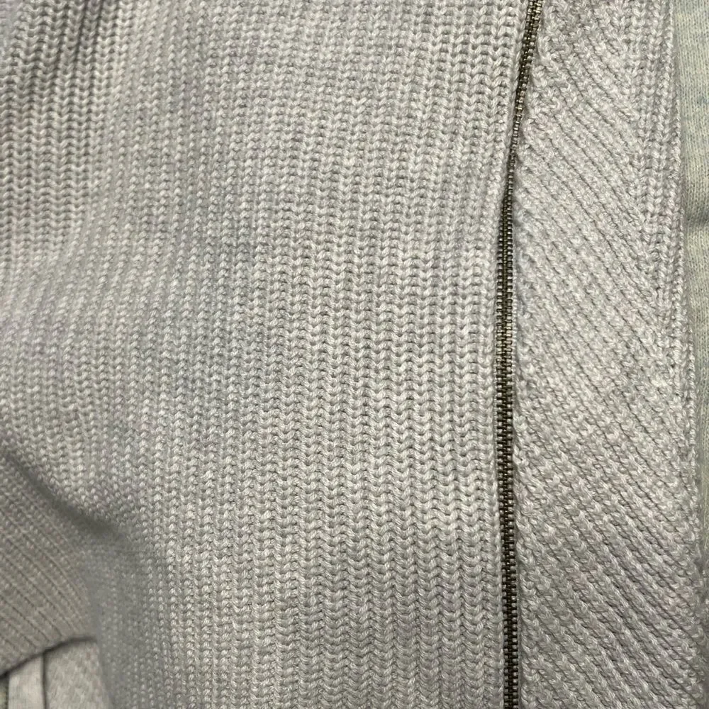 Women's Cabi ‎ Gray V-neck sweater oversized Size XS - Picture 6 of 7